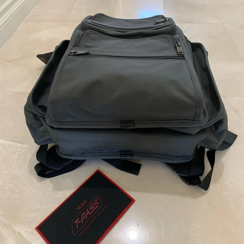 Tumi alpha brief